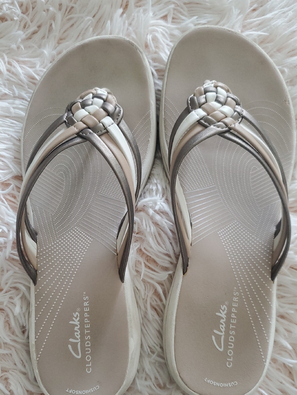 Clark's Cloudsteppers Thong Sandals, Woven Metallic Blend, Size 10